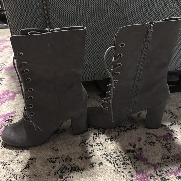 NWOB Metaphor Gray Lace-Up Boots - Picture 3 of 11